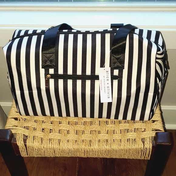 NWT Alice + Olivia Duffle Bag - Picture 14 of 14
